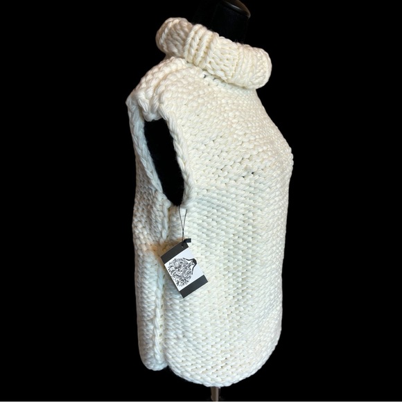 Hand Knit Sweater The Karsaan - Picture 9 of 13